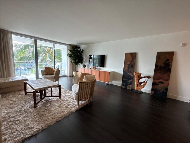 Building Photo - 9400 W Bay Harbor Dr