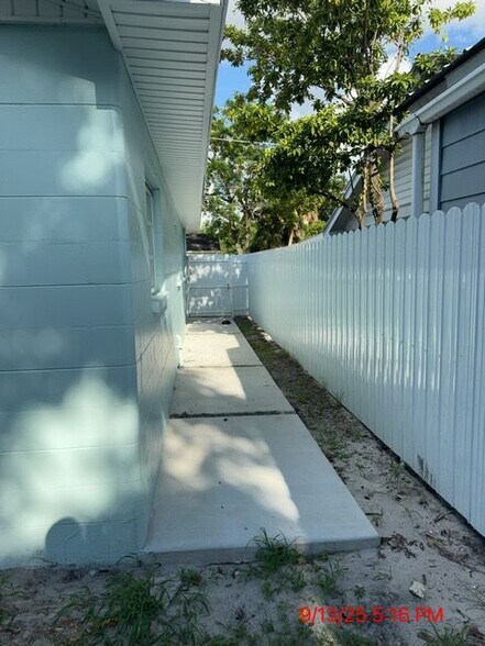 Building Photo - 3012 Ybor St