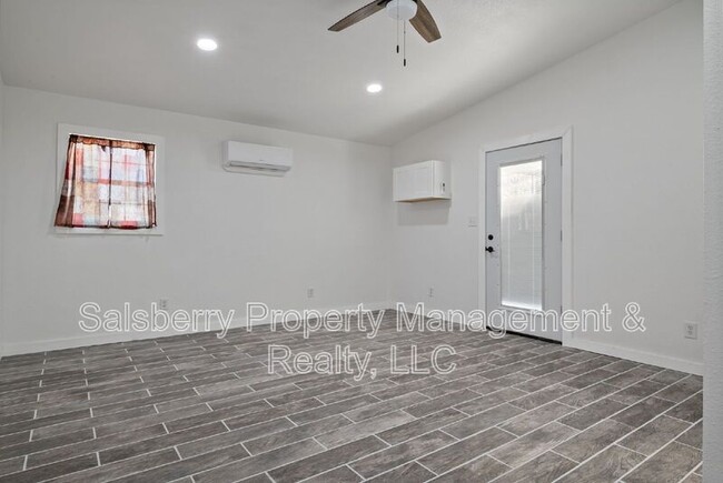 Building Photo - 933 Leatherwood Ln