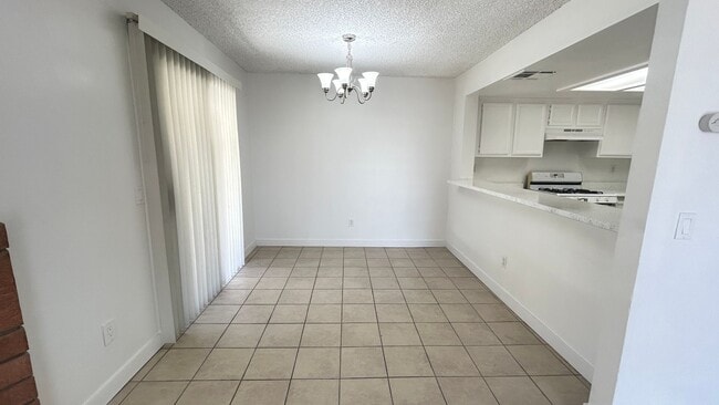 Building Photo - 2Bd Apartment Available For Rent