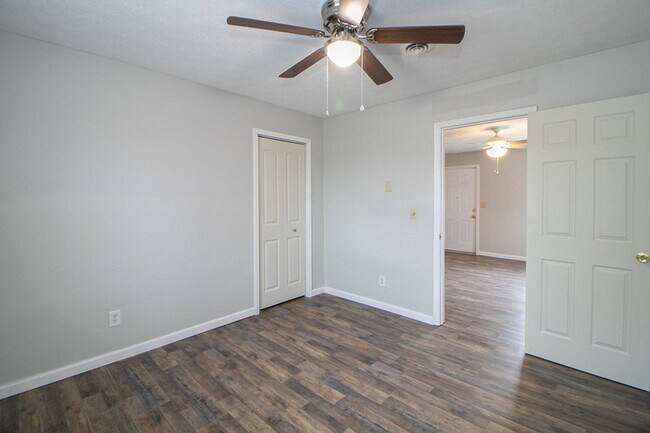 Building Photo - 13-413 Thompsonville Ln