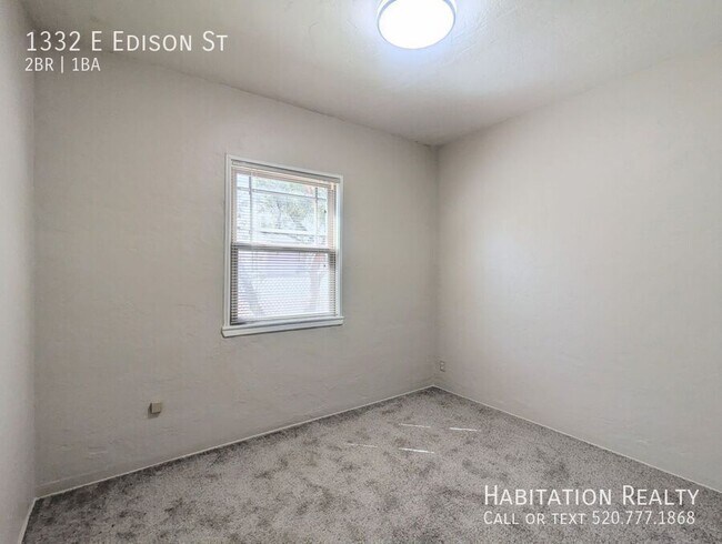 Building Photo - 1332 E Edison St