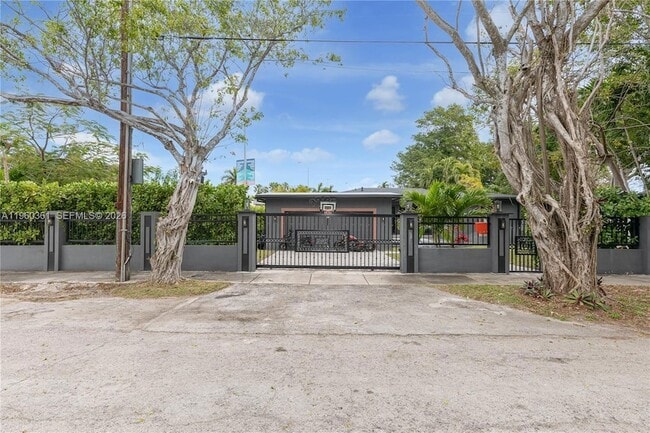 Building Photo - 63 SW 31st Rd