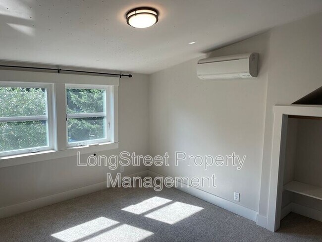 Building Photo - 11687 SE 33rd Ave