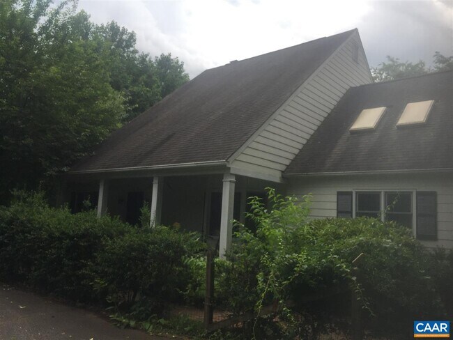 Building Photo - 2890 Meadow Vista Dr