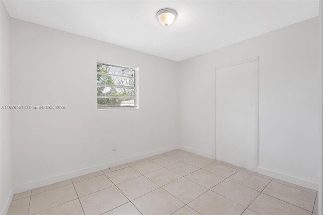 Building Photo - 700 SW 67th Ave