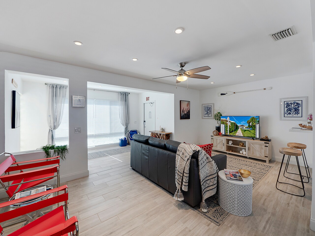 Building Photo - 1236 Beach Rd