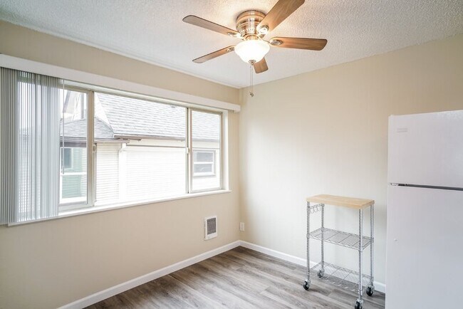 Building Photo - 4314 Southwest View Point Ter