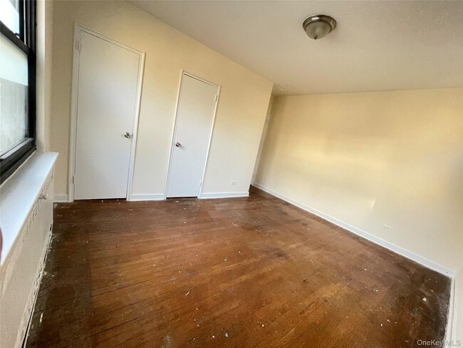 Building Photo - 141 E Hartsdale Ave