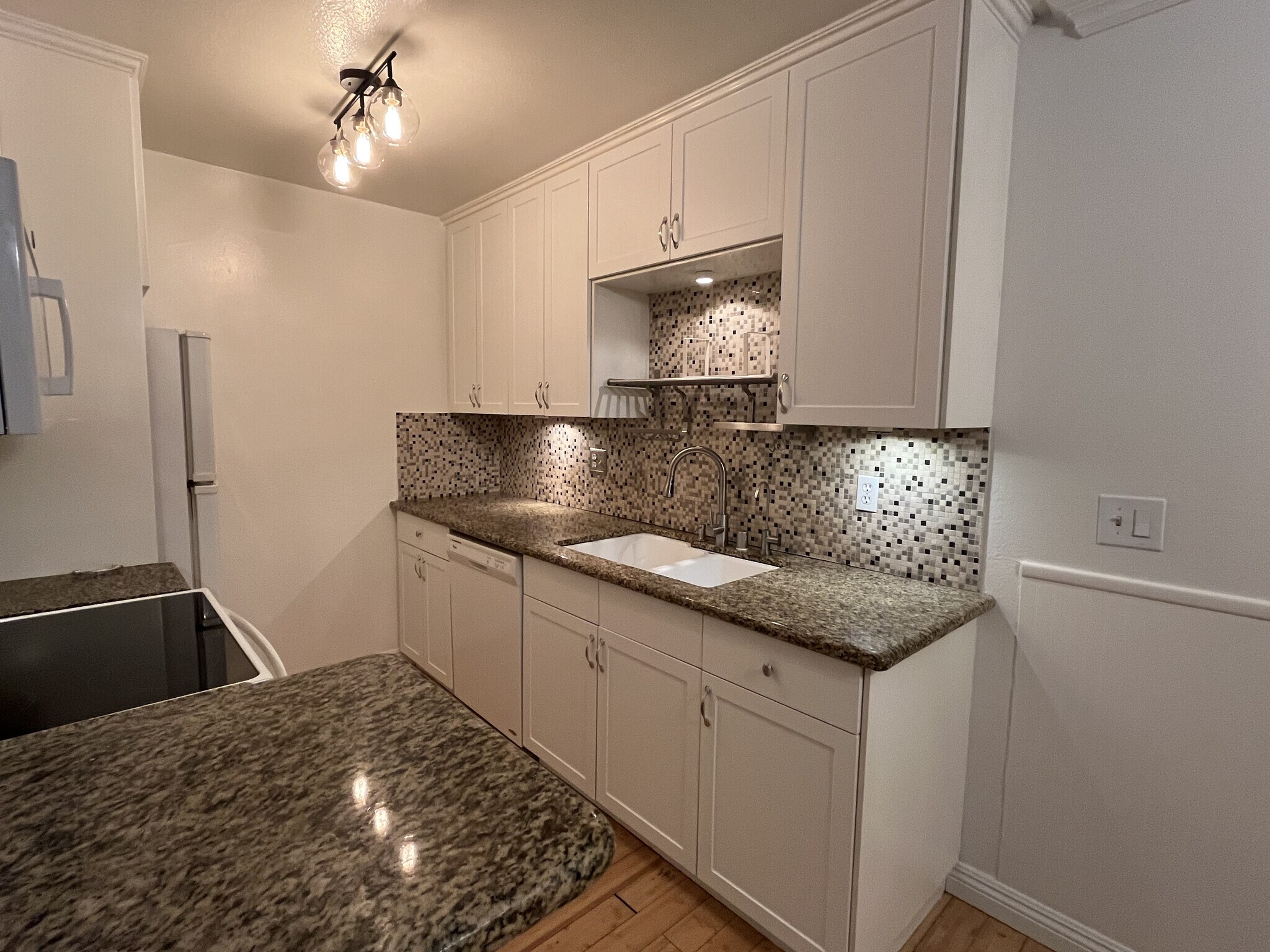 Building Photo - 552 N Bellflower Blvd