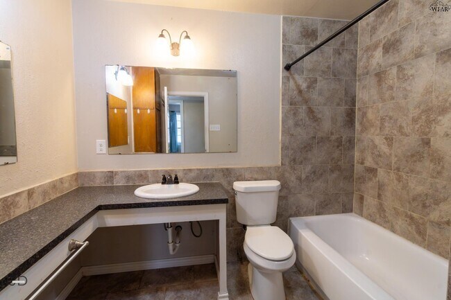 Building Photo - 4646 Sierra Madre Dr