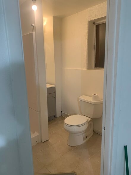 Master bathroom - 2285 S Bowie Ave