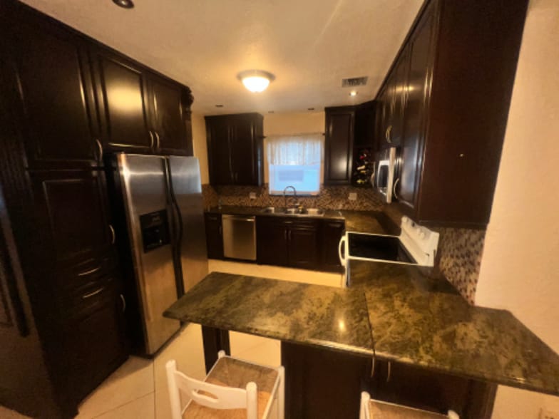 Building Photo - 3651 NE 14th Ave