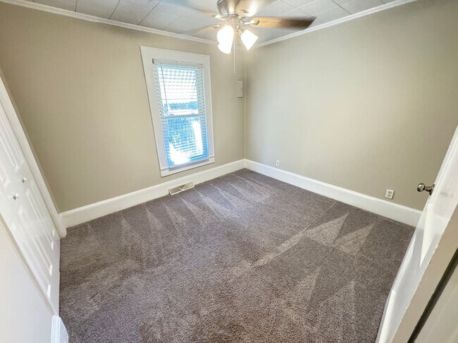 Building Photo - Newly REMODELED STONE HOUSE near downtown,...