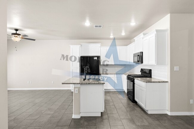 Building Photo - 4 bedroom with 3 bathrooms!!!!