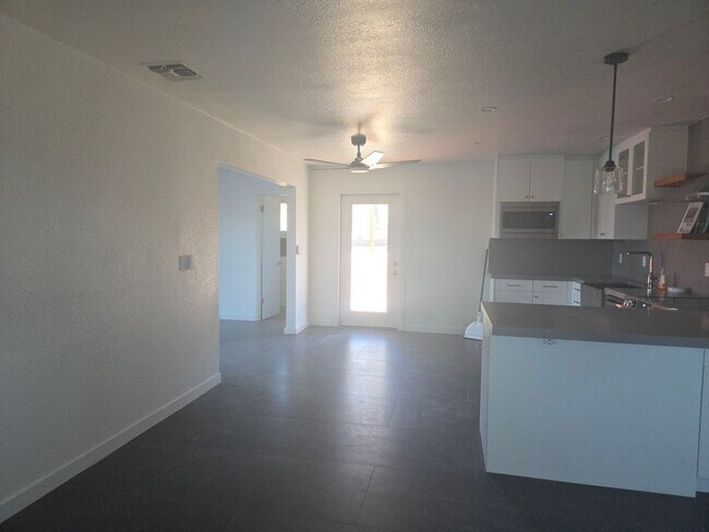 Building Photo - 3 Bedroom 1.5 Bath Modern Farmhouse near JT National Park * MOVE IN SPECIAL*