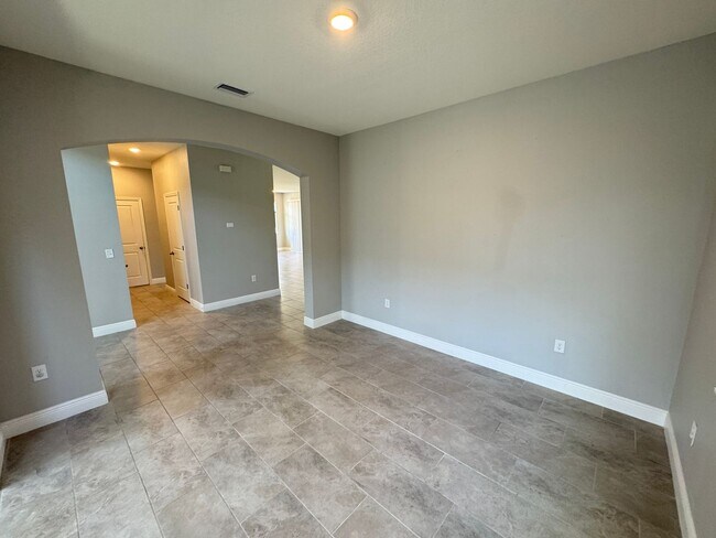 Building Photo - Available NOW!  Incredible, SPACIOUS 5 Bed...