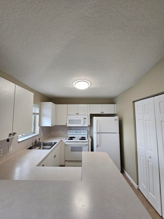 Building Photo - 3490 Briar Bay Blvd