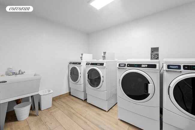 Building Photo - 30-82 Crescent Street 7E