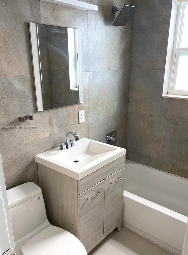 Building Photo - 920 NE 108th St