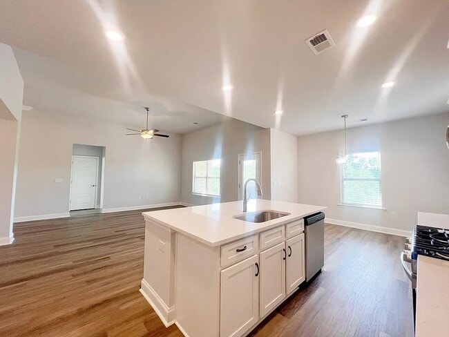 Building Photo - 335 Cypress Holw Trl