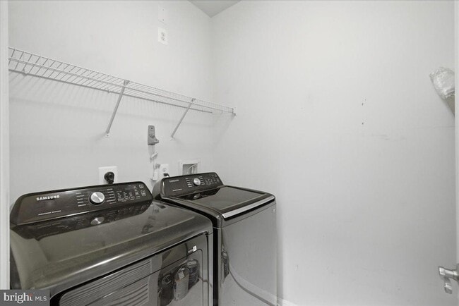 Building Photo - 21228 McFadden Square