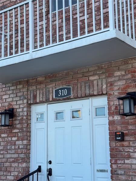 Building Photo - 310 S Cypress Rd