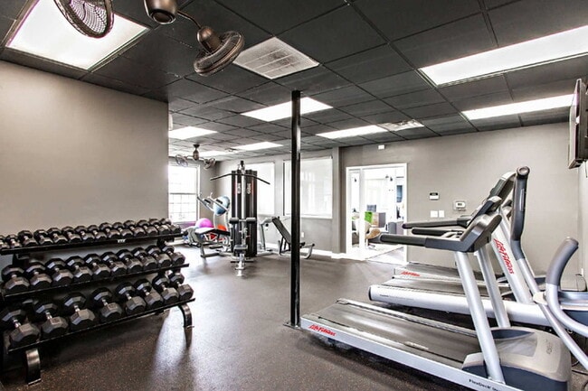 Building Photo - "Charming 1-Bedroom Townhouse Retreat on Campus Drive!"