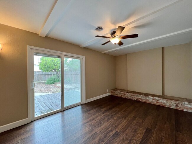 Building Photo - TENTATIVELY RENTED 3 Bedroom 2 Bathroom Na...