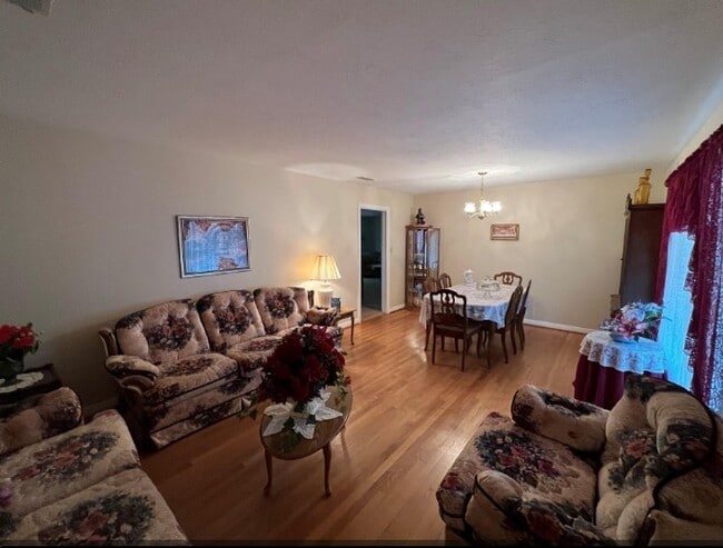 Building Photo - 566 Schmidt Rd