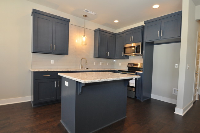 Building Photo - 2035 S Florida Way
