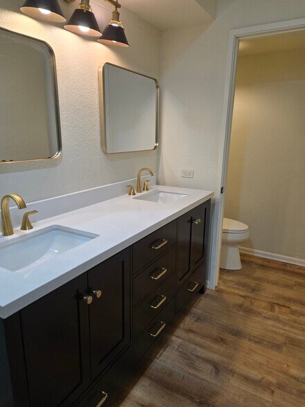 Building Photo - 917 Torrance St