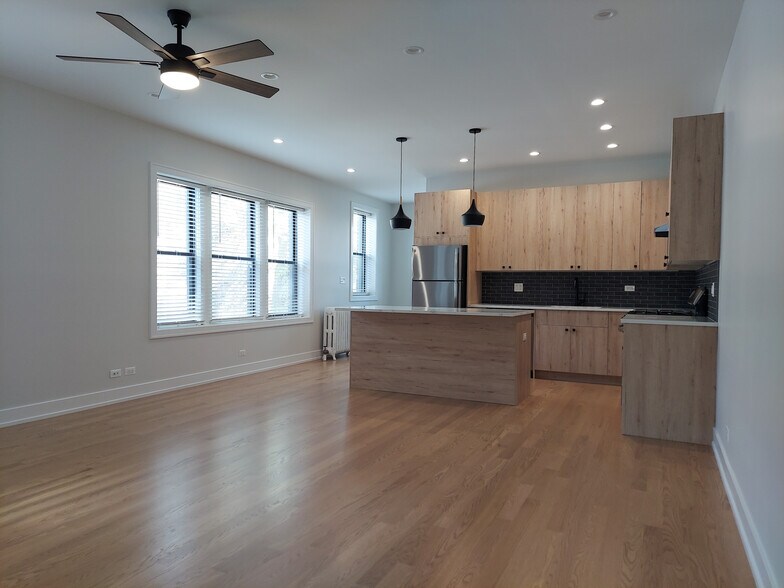 Building Photo - 4953 N Oakley Ave