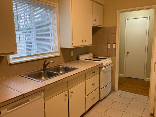 Building Photo - Discover Your New Home in the Kenton Neigh...