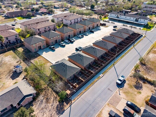 Building Photo - 9 West Dr