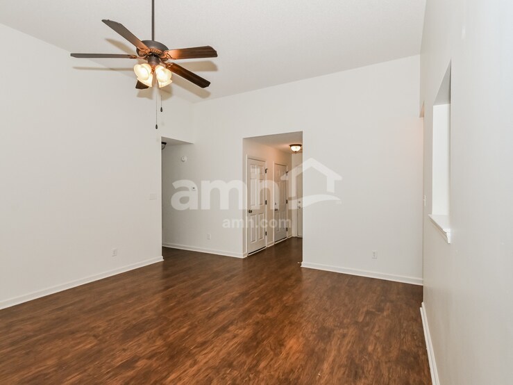 Building Photo - 2905 Mount Pleasant S