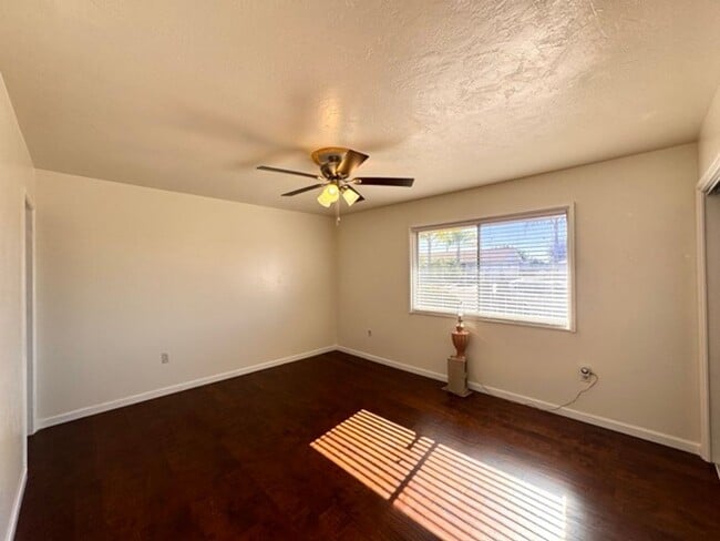 Building Photo - 55+ 2 bedroom 2 bathroom Sun City home for LEASE!