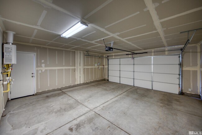 Building Photo - 698 Valmy Dr