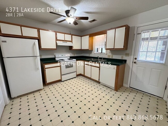 Building Photo - 4371 Lakeside Dr