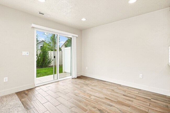 Building Photo - 6511 S Liberty Way