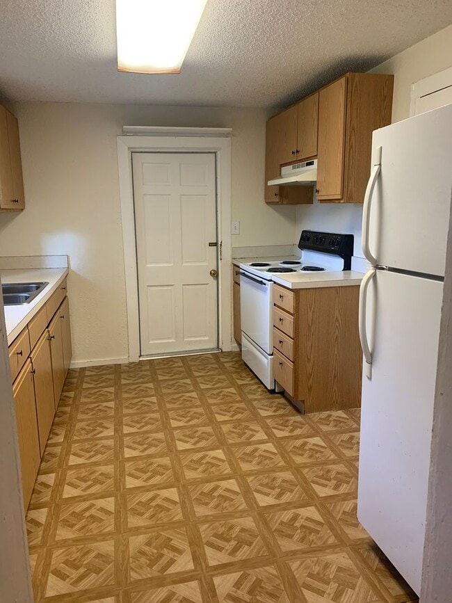 Building Photo - Charming 1/1 Home in St. Cloud