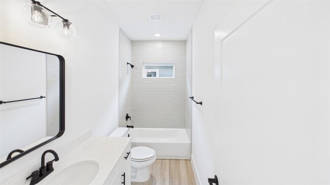 Building Photo - 9606 Valeca Dr