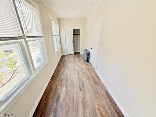 Building Photo - 529 E Blancke St