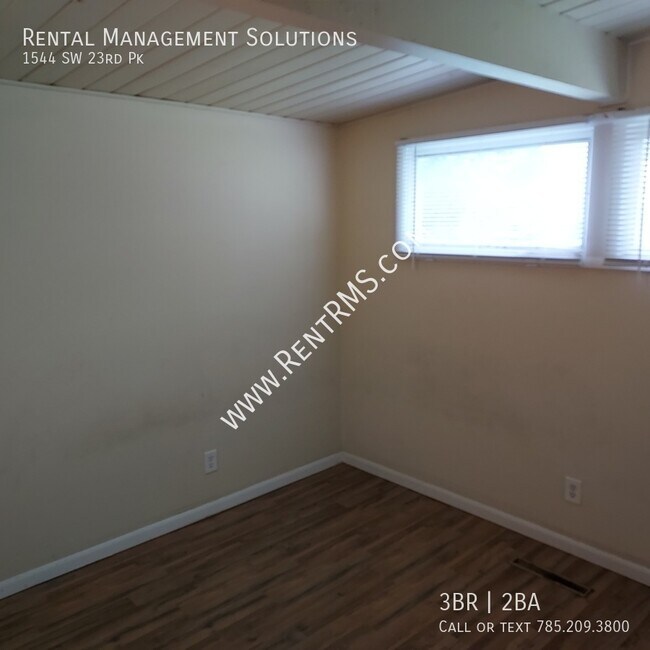 Building Photo - 1544 SW 23rd Park