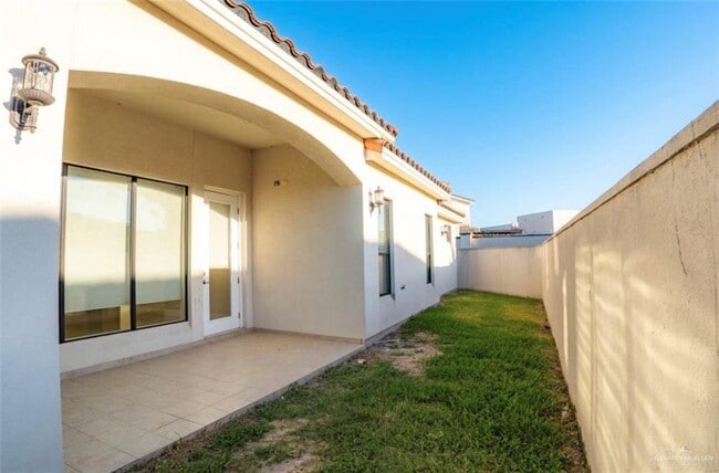 Building Photo - 17 W Agusta Ave