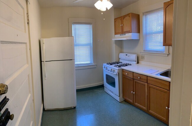 Building Photo - 2916 Clermont Ave