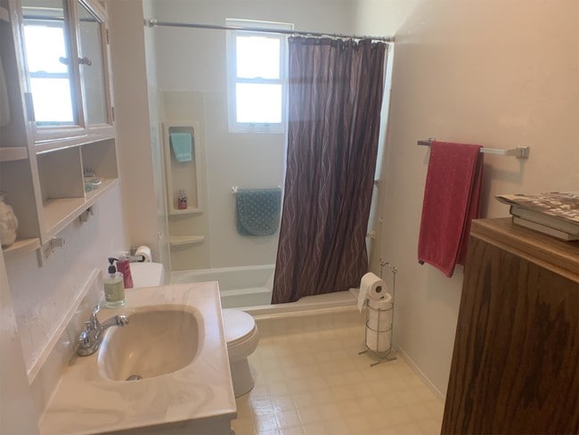 Building Photo - 2728 Collier Ave