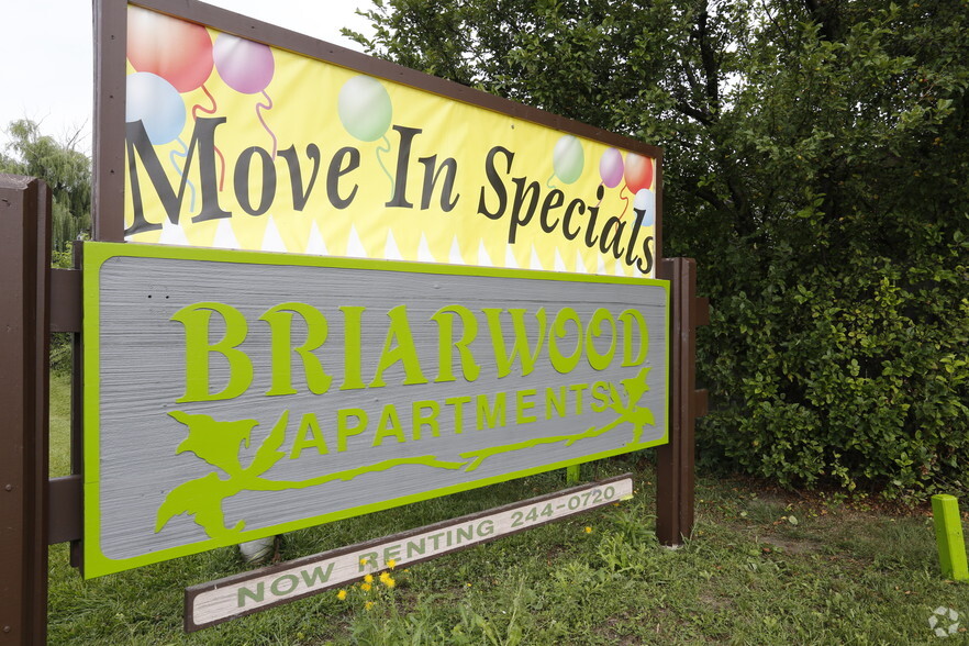 Primary Photo - Briarwood Apartments