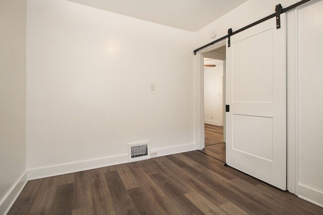 Building Photo - Beautiful remodeled 2 BR home