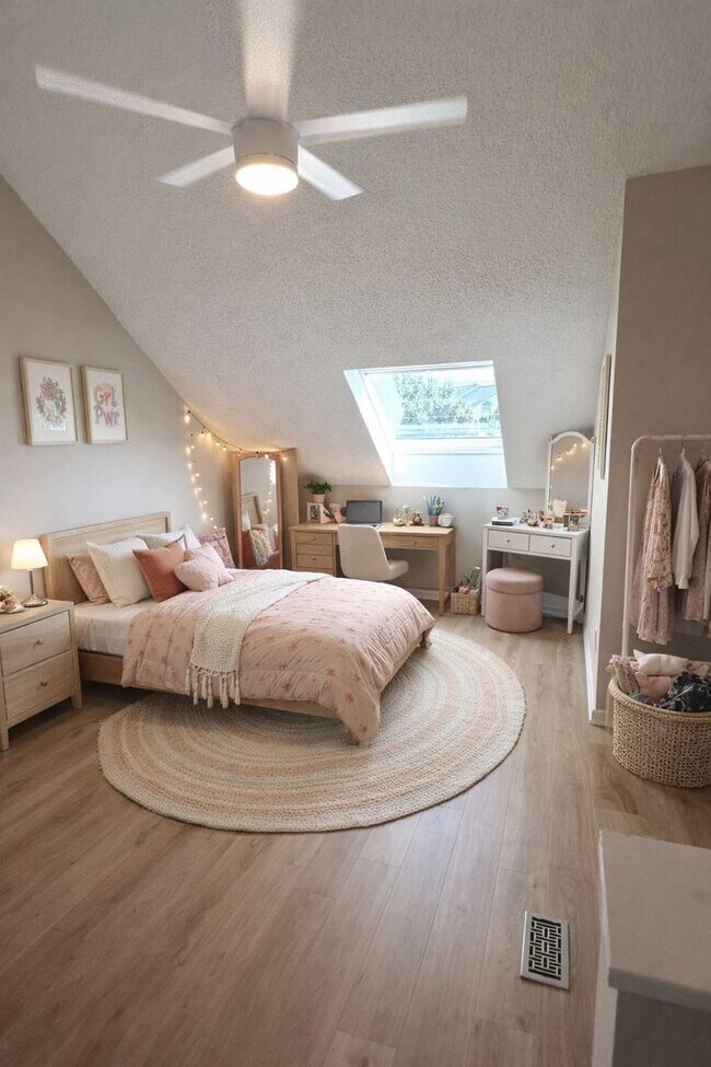 Building Photo - Tierra Verde WATERFRONT Annual Unfurn. 3BR 3BA 2 Car Tandem Garage Townhome & optional slip